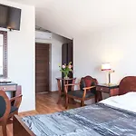 Hotel Airpark 2*