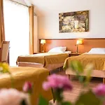 Airpark Hotel 2*