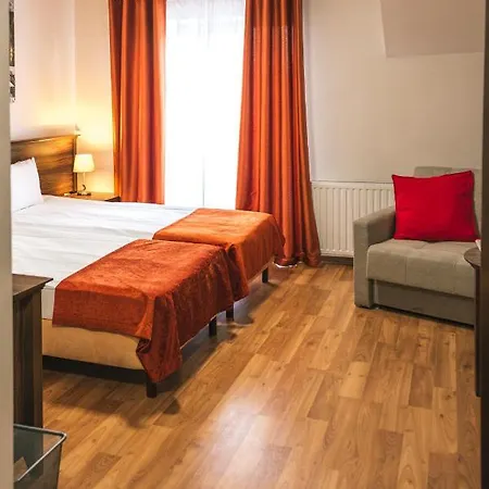 Airpark Hotel 2*