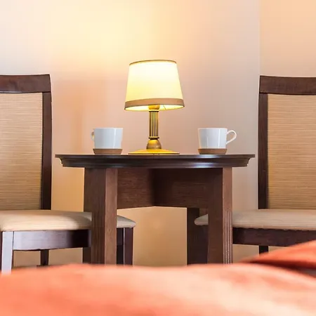 Airpark Hotel 2*