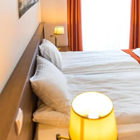 Airpark Hotel