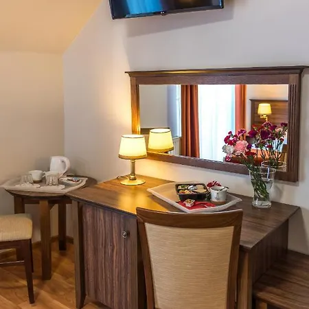 Airpark Hotel 2*